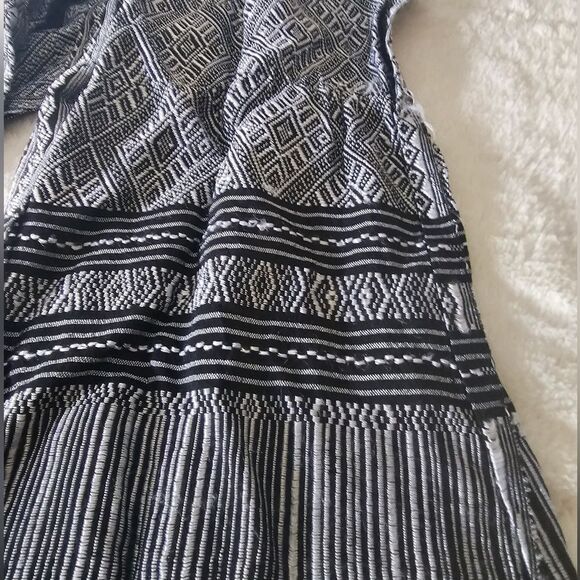 Black & White Scarf. - Picture 3 of 3